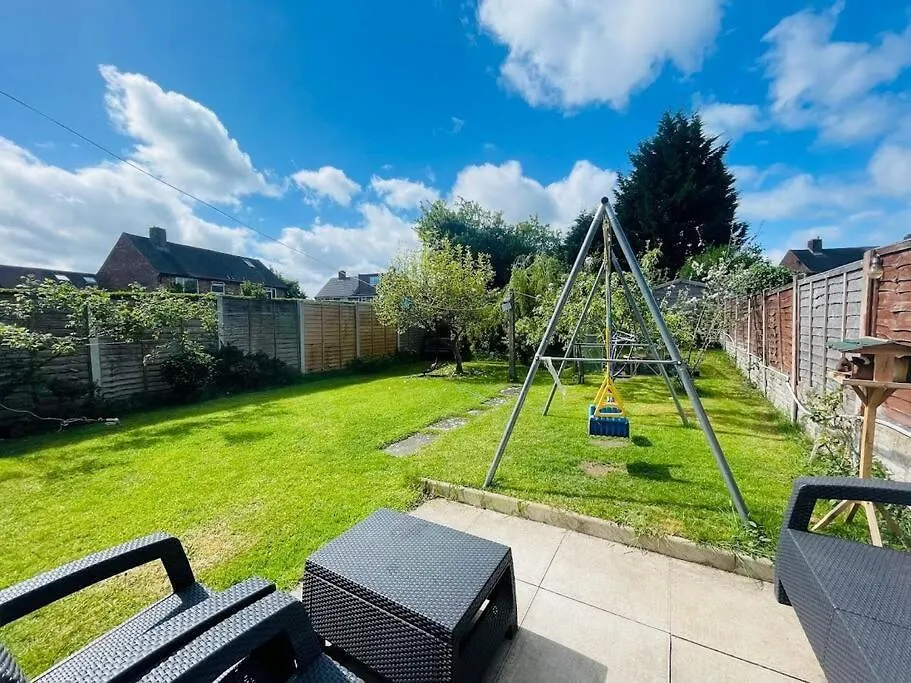 Solihull - Great Location-4 Bedrooms, 7 Beds 10 Guests, Free Parking X3 - Mell Square, Jlr, Hs2 Driveway Parking - Nr A45 A41 M42 M6 Solihull Bypass-Nr Nec Bhx Airport Hs2 Sites- Spacious House Perfect 4 Big And Small Groups - Fully Equipped Holiday home