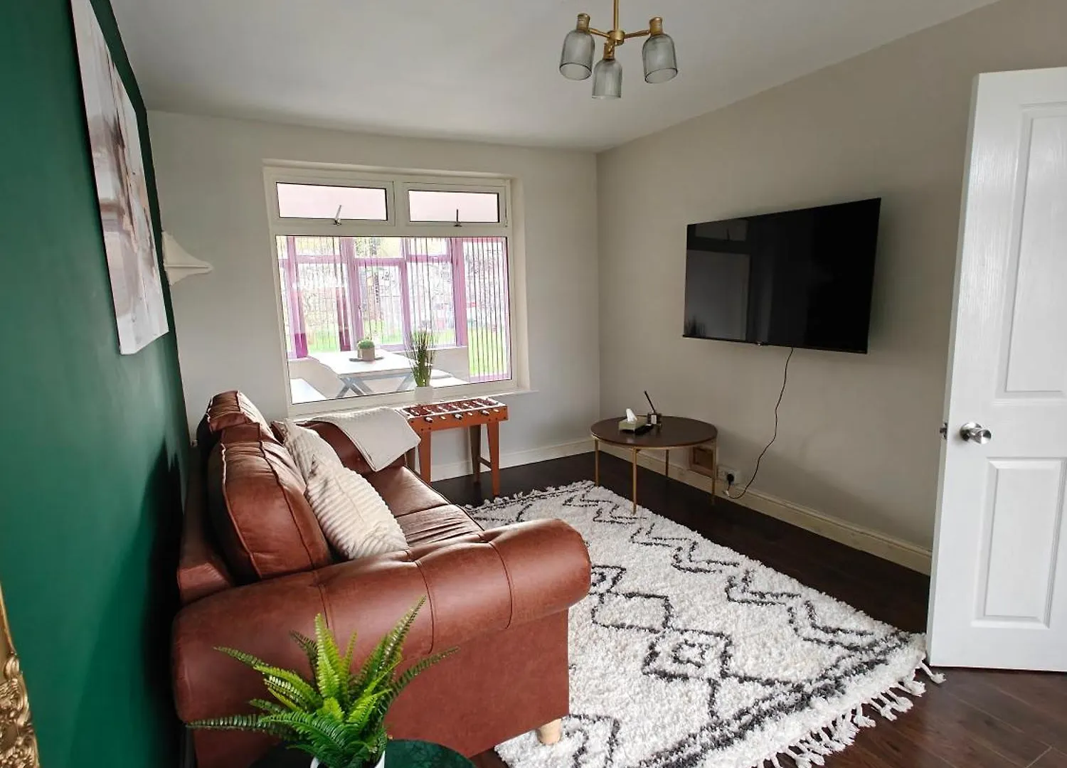 Solihull - Great Location-4 Bedrooms, 7 Beds 10 Guests, Free Parking X3 - Mell Square, Jlr, Hs2 Driveway Parking - Nr A45 A41 M42 M6 Solihull Bypass-Nr Nec Bhx Airport Hs2 Sites- Spacious House Perfect 4 Big And Small Groups - Fully Equipped 0*,