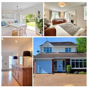 Bluebell House In Country Village. Nec/stratford/birmingham Solihull